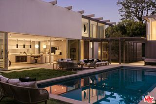 15520 Hamner Drive, Los Angeles, CA 90077