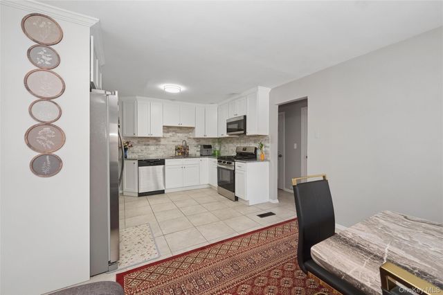 31 21st Avenue, Bay Shore, NY 11706