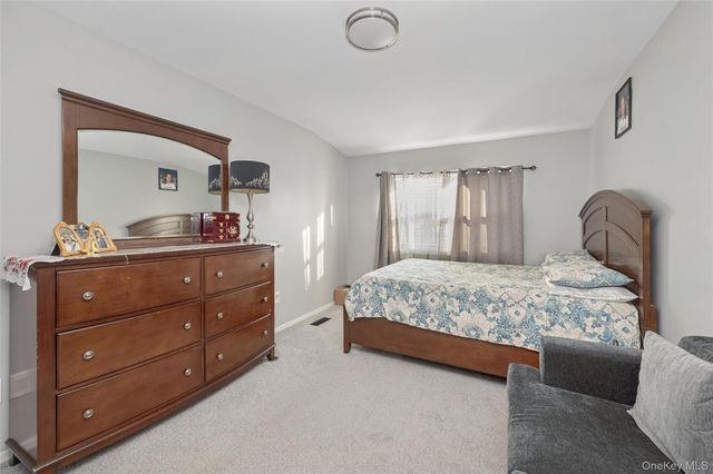 31 21st Avenue, Bay Shore, NY 11706