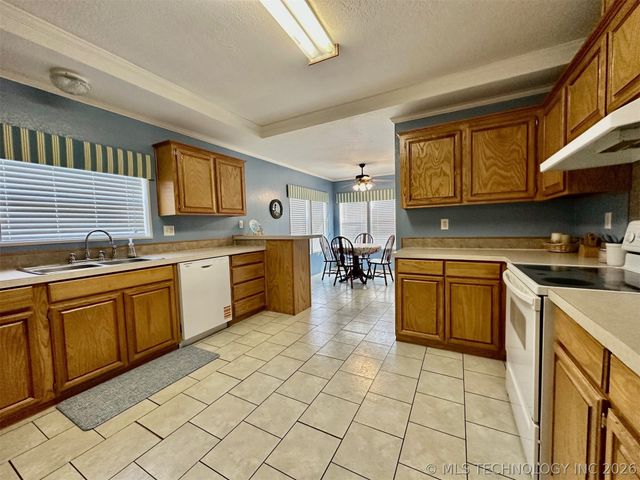 3943 Surf Road, Kingston, OK 73439