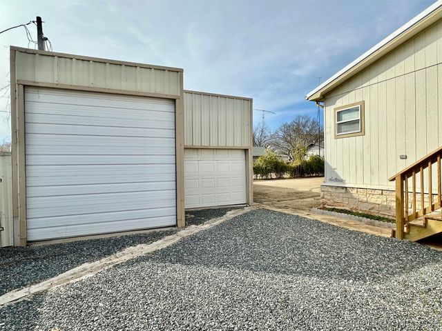 3943 Surf Road, Kingston, OK 73439