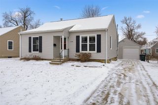 2734 Dalewood Avenue SE, Cedar Rapids, IA 52403