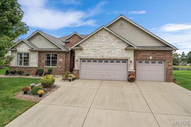 3834 N Arbor Lake Drive, Edwardsville, IL 62025