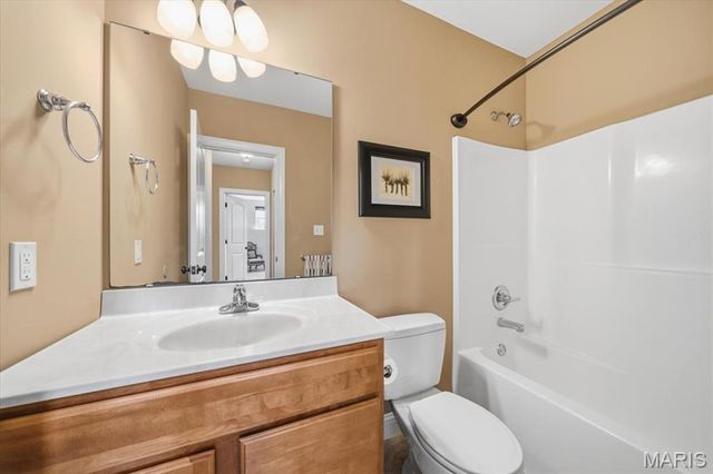 3834 N Arbor Lake Drive, Edwardsville, IL 62025