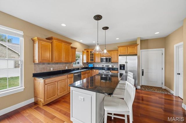 3834 N Arbor Lake Drive, Edwardsville, IL 62025