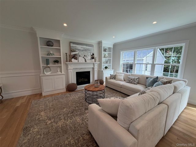 37 Church Street, Syosset, NY 11791