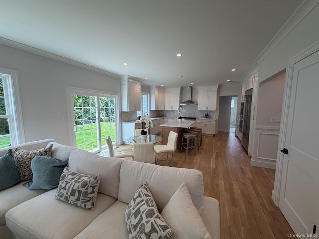 37 Church Street, Syosset, NY 11791