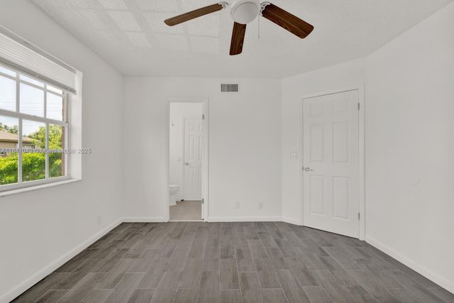 8621 SW 5th St 201, Pembroke Pines, FL 33025