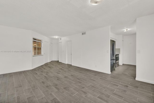 8621 SW 5th St 201, Pembroke Pines, FL 33025