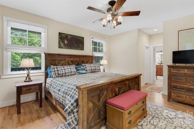 325 Hedgewood Drive, Tuckasegee, NC 28783