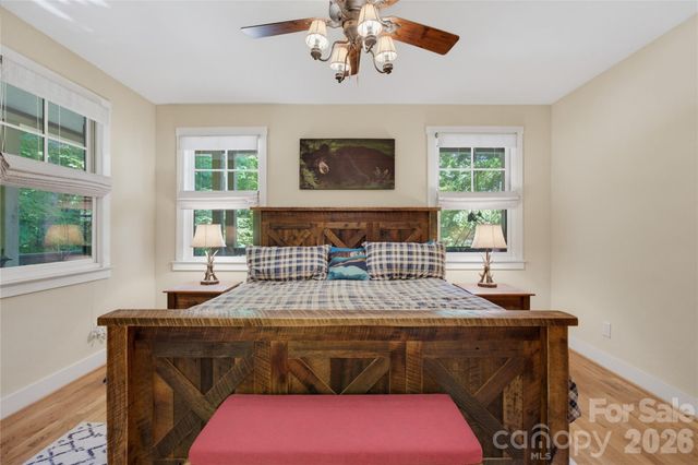 325 Hedgewood Drive, Tuckasegee, NC 28783