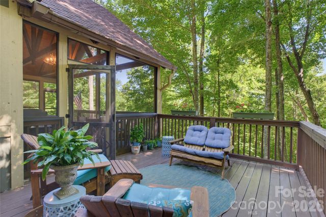 325 Hedgewood Drive, Tuckasegee, NC 28783