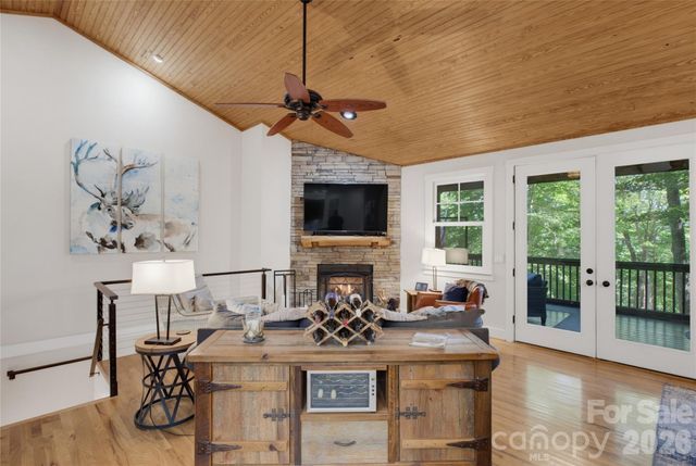 325 Hedgewood Drive, Tuckasegee, NC 28783