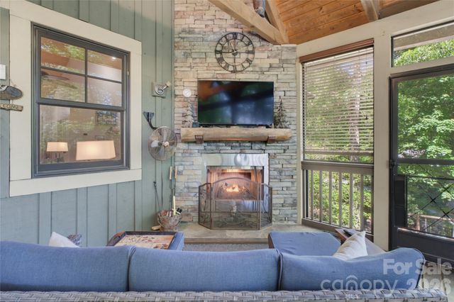 325 Hedgewood Drive, Tuckasegee, NC 28783