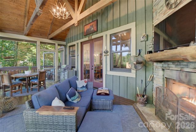 325 Hedgewood Drive, Tuckasegee, NC 28783