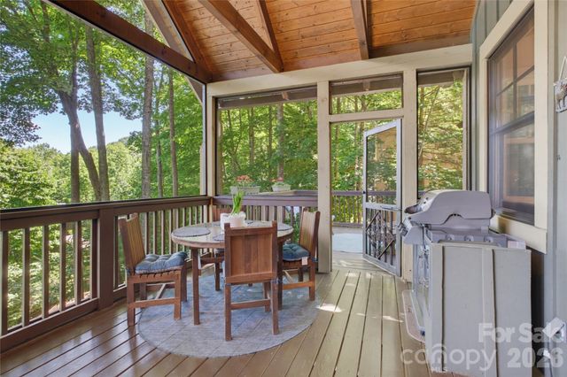 325 Hedgewood Drive, Tuckasegee, NC 28783