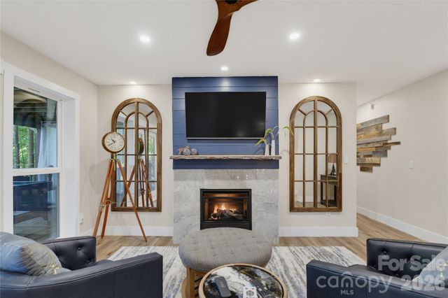 325 Hedgewood Drive, Tuckasegee, NC 28783