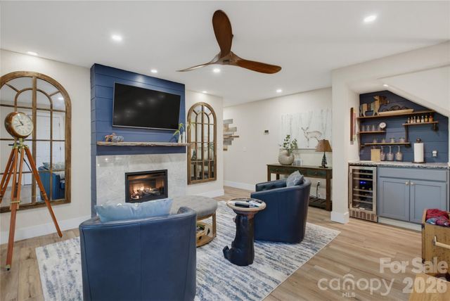 325 Hedgewood Drive, Tuckasegee, NC 28783
