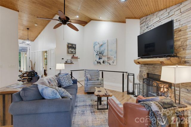 325 Hedgewood Drive, Tuckasegee, NC 28783