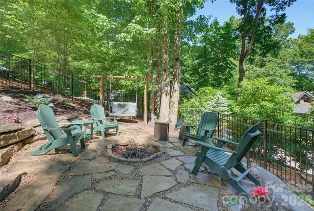 325 Hedgewood Drive, Tuckasegee, NC 28783