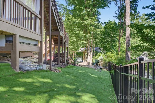 325 Hedgewood Drive, Tuckasegee, NC 28783