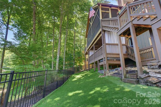 325 Hedgewood Drive, Tuckasegee, NC 28783
