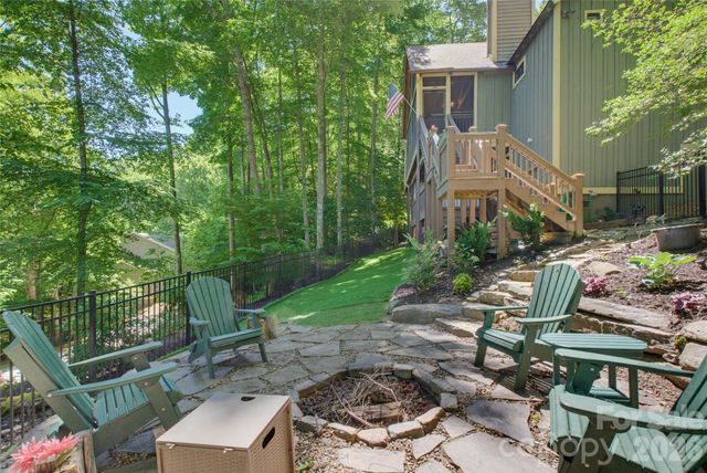325 Hedgewood Drive, Tuckasegee, NC 28783