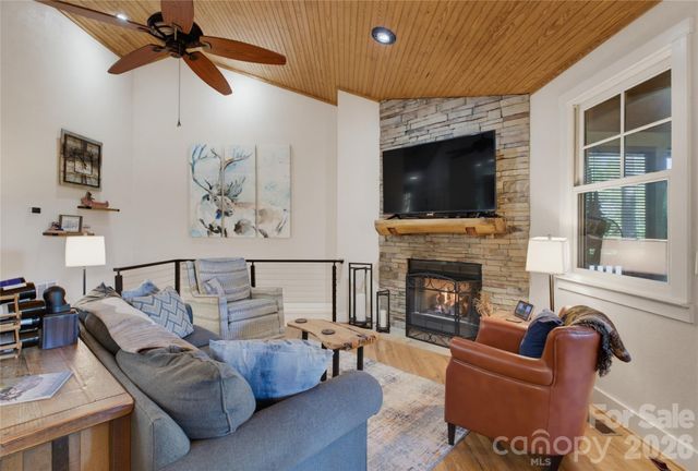 325 Hedgewood Drive, Tuckasegee, NC 28783