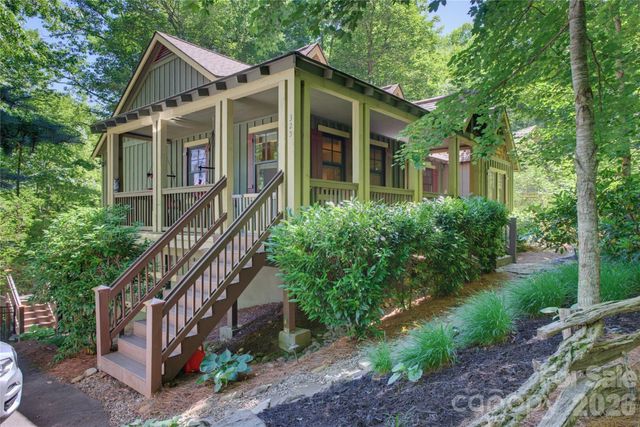325 Hedgewood Drive, Tuckasegee, NC 28783