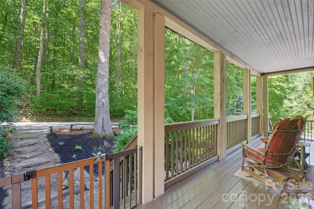 325 Hedgewood Drive, Tuckasegee, NC 28783