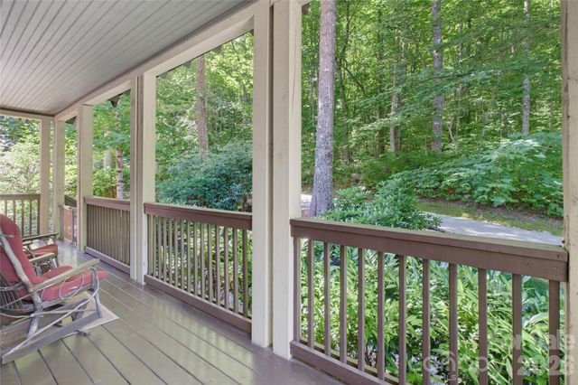 325 Hedgewood Drive, Tuckasegee, NC 28783