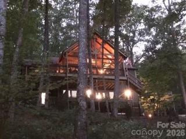 325 Hedgewood Drive, Tuckasegee, NC 28783