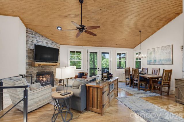 325 Hedgewood Drive, Tuckasegee, NC 28783