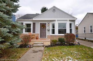421 W Kalama Avenue, Madison Heights, MI 48071