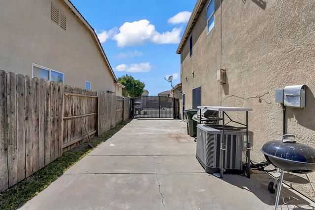 1412 Red Ribbons Ln, Manteca, CA 95337