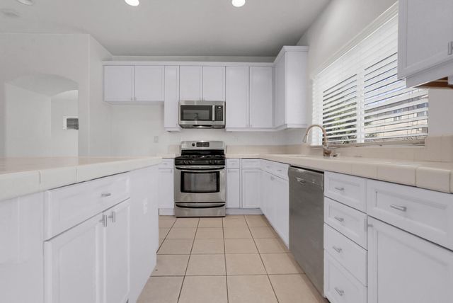 1412 Red Ribbons Ln, Manteca, CA 95337