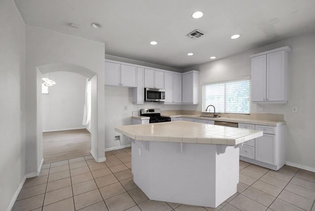 1412 Red Ribbons Ln, Manteca, CA 95337