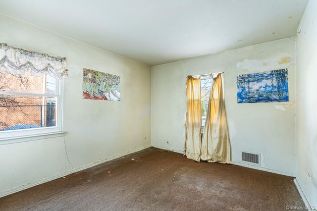 7555 198th Street, Fresh Meadows, NY 11366