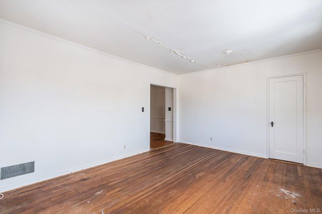 7555 198th Street, Fresh Meadows, NY 11366