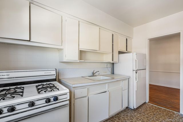 7555 198th Street, Fresh Meadows, NY 11366