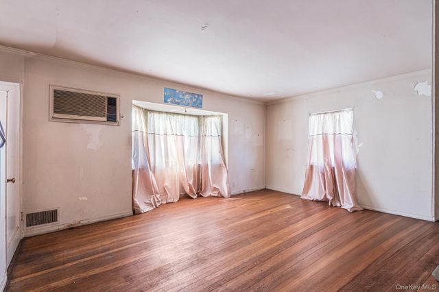 7555 198th Street, Fresh Meadows, NY 11366