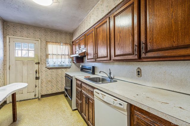 7555 198th Street, Fresh Meadows, NY 11366