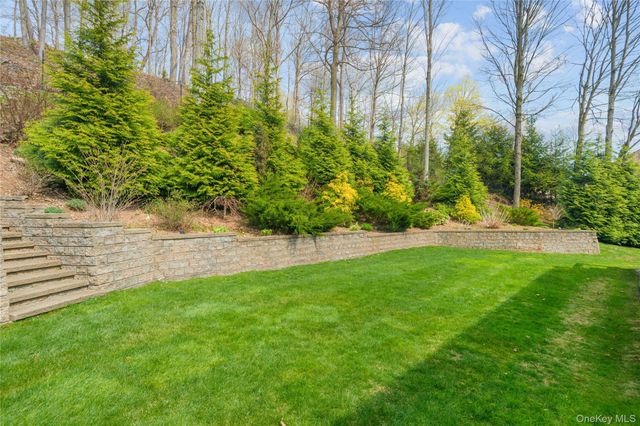 25 Pheasant Run Road, Pleasantville, NY 10570