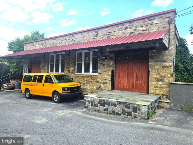 4 ROCKBOURNE RD, Secane, PA 19018