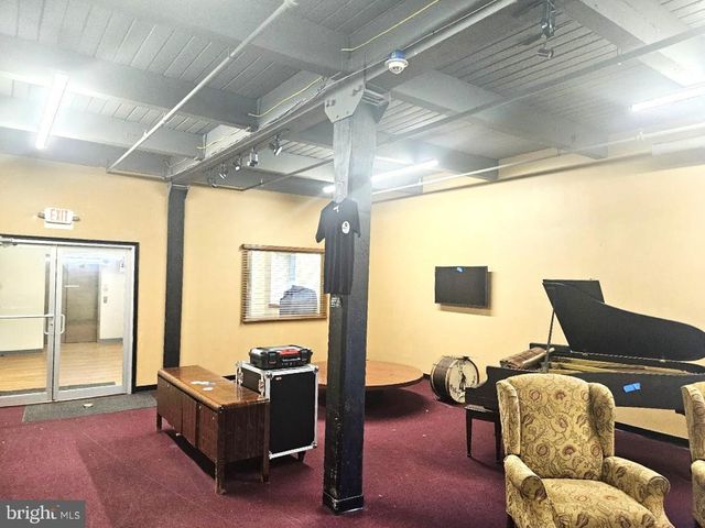 4 ROCKBOURNE RD, Secane, PA 19018