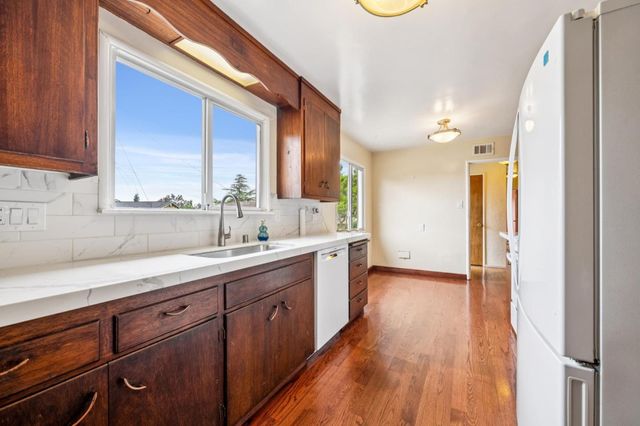1637 Lake Chabot Terrace, San Leandro, CA 94577