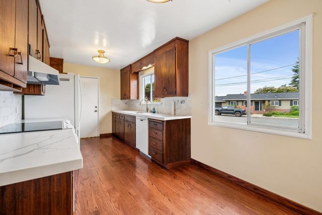1637 Lake Chabot Terrace, San Leandro, CA 94577
