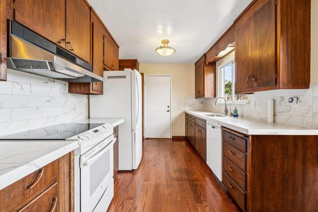 1637 Lake Chabot Terrace, San Leandro, CA 94577