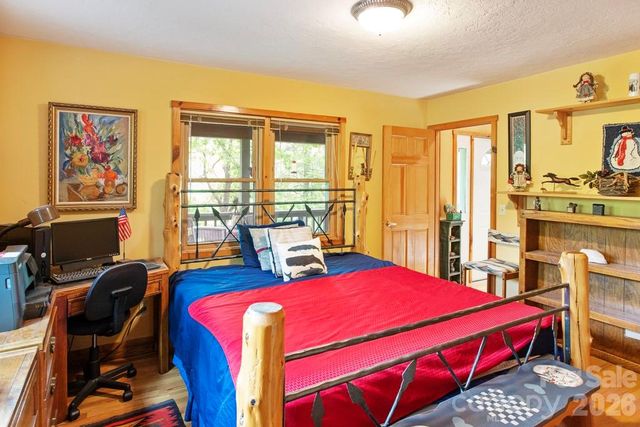 31 Valley Cove Place, Waynesville, NC 28785
