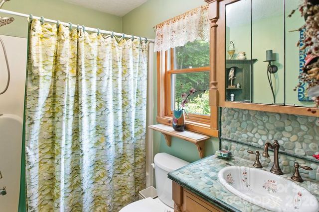 31 Valley Cove Place, Waynesville, NC 28785